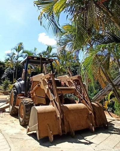 Imagen 4 de 6 de Alquiler De Maquinaria Pesada Retroexcavadora, Camion Volteo