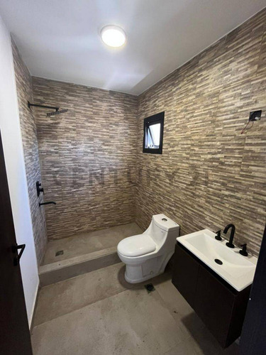 Casa En Venta En City Bell, La Plata