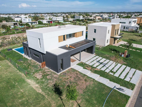 Imagen 2 de 30 de Casa En Venta De 4 Dormitorios, A Estrenar En Barrio Los Ceibos, Puertos Del Lago