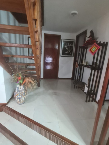 Chalet 4 Ambientes Con Parque. Barrio San Cayetano.