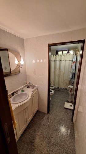 Venta De Casa 3 Ambientes Con Local Y Departamento En Quilmes. Apto Credito !