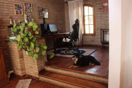 Arguello Casa Estilo Colonial Con Pileta.