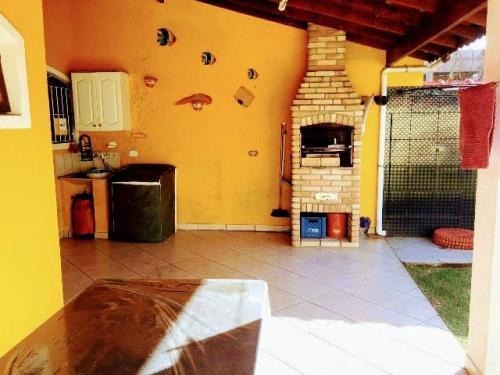 Imagem 7 de 14 de Casa Com Amplo Quintal A 100 Metros Do Mar