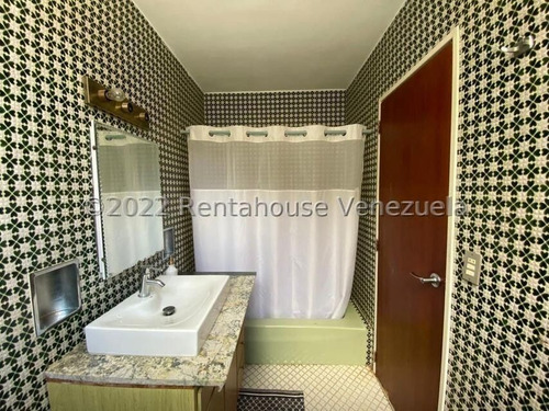 Imagen 17 de 21 de George Tahan #23-5559 Venta Acogedora Casa Duplex, Con Amplios, Integrados E Iluminados Espacios De Ambiente Boho-chic Que Conducen A Un Agradable Jardín Posterior.