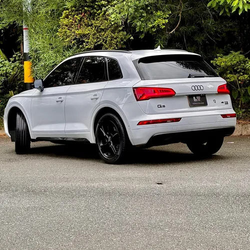 Audi Q5 TFSI QUATTRO BLACK