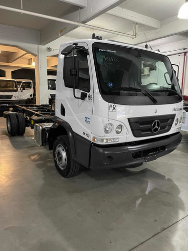 Imagen 3 de 3 de Mercedes-benz Accelo 815 0km 2022