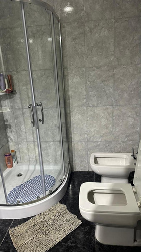 Casa En Venta - 3 Dormitorios 2 Baños - Cochera - 300mts2 - Oriente