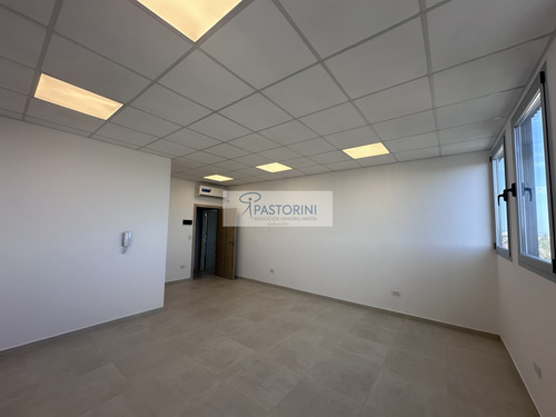 Alquilamos Oficinas A Estrenar En Av.constitucion