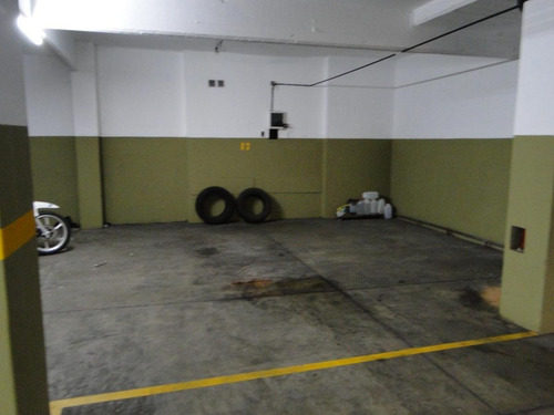 Imagen 2 de 10 de Amplias Cocheras En Venta En Almagro - Guardia Vieja 4300