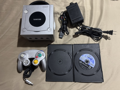Nintendo Gamecube Plateado Con Capcom Vs Snk 2 Plateado (Usado)