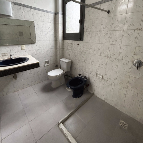 Alquiler De Amplia Casa Con 3 Dormitorios Y 2 Baños En Cordon Ideal Empresa