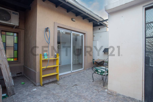 Venta De Ph Con Entrada Independiente En Lanús Este Centro. Apto Crédito! Bajó De Precio!