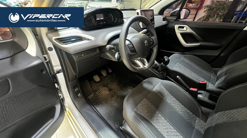Peugeot 208 allure 1.6 manual