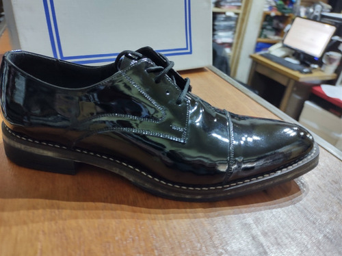 Imagen 7 de 10 de Zapato De Charol Negro Hombre