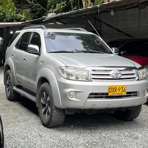Toyota Fortuner 2.7L AT 2.7CC 2012**