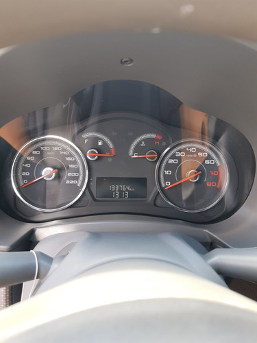 Imagem 6 de 8 de Fiat Palio 2013 1.6 16v Essence Flex 5p