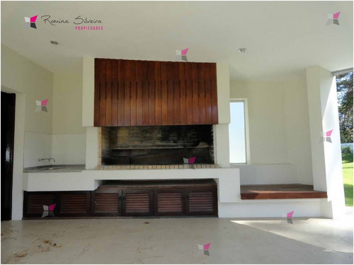 Casa En Mansa, 3 Dormitorios *- Ref: 7972