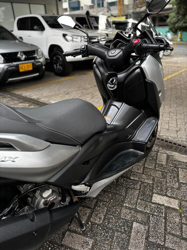 Moto Yamaha X- Max 300