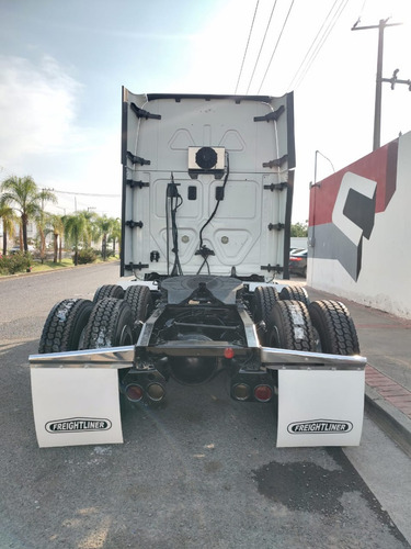 11 Freightliner Cascadia Blanco 2016,camiones,cummins