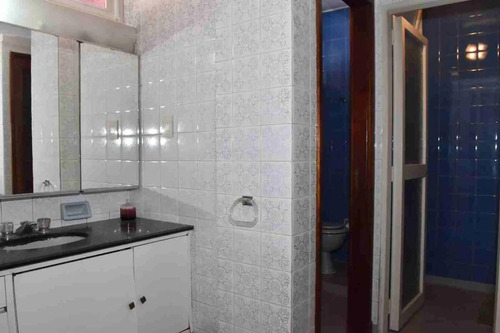 Casa En Venta - 4 Dormitorios 2 Baños - Cochera - 246mts2 - Villa Real