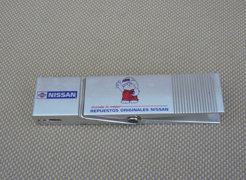 Apreta Papel / Palillo / Nissan