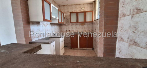 Mls #25-18251 Oportunidad, Para Remodelar!!!