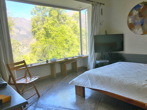 Casa De 4 Dormitorios Con Increíble Vista A Santiago