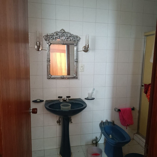 Se Vende Casa En La Calle Junin De Anaco, Con Un Amplio Terreno De 1693 Metros Cuadrados. (a.p)