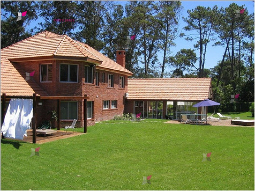 Casa En Golf, 5 Dormitorios *- Ref: 7618