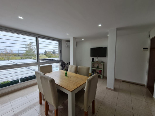 Imagen 5 de 9 de Departamento En Venta En Villa De Mayo