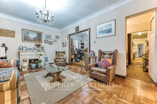 Casa Con Gran Terreno Y Encanto Clásico En Ñuñoa
