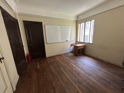 Estupenda Oficina Ubicada En Pleno Barrio Cívico Santiago
