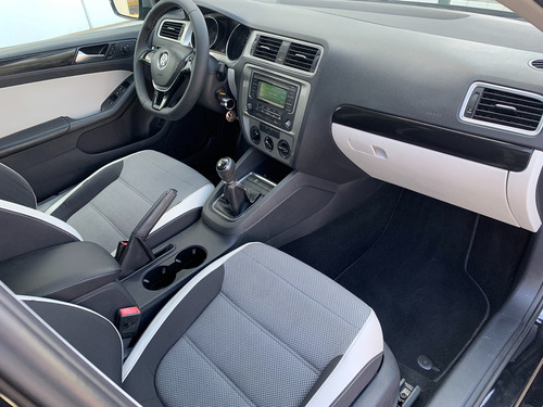 Volkswagen Jetta 2.0 Live Mt
