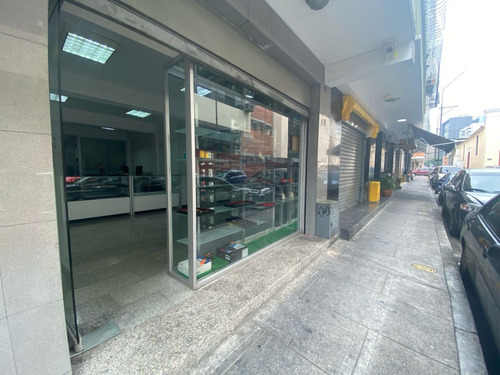 Edificio Moderno En Alquiler, Ubicado En Chacao.