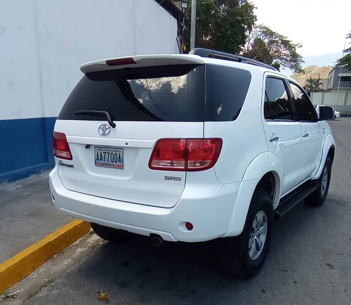 Imagen 2 de 10 de Toyota Fortuner Sr5