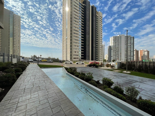 Calle La Luna, Buena Iluminación, Costa De Montemar.