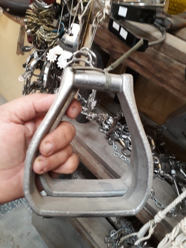 Imagen 3 de 4 de Estribos En Aluminio O Acero Estribera En Suela