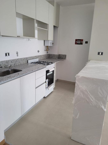 Imagen 4 de 30 de Departamento En Venta De Dos Ambientes En Centro De San Fernando.