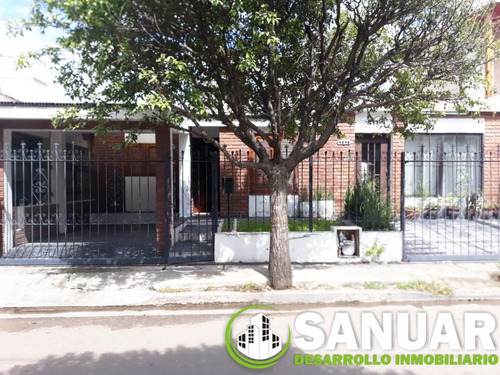 Vendo Casa 2 Dormitorios Con Local Comercial, B° Poeta Lugon