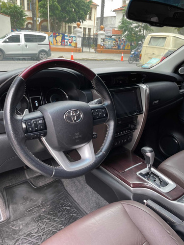 Imagen 15 de 15 de Toyota Sw4 2.8 Srx 177cv 4x4 7as At 2017