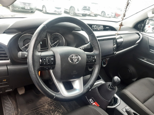 Imagen 6 de 10 de Toyota Hilux 2021 2.8 Cd Sr 177cv 4x4