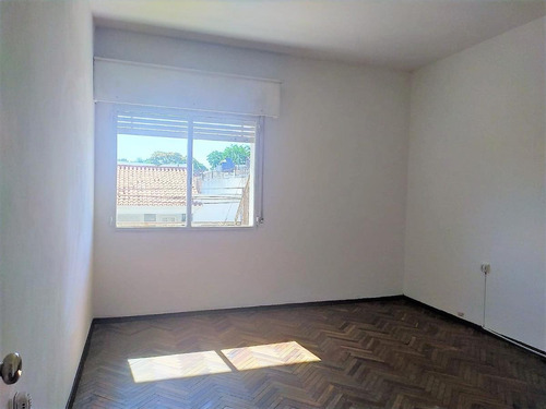 Apartamento 3 Dormitorio, Muy Amplio, Balcón
