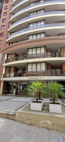 Venta Departamento De Categoria- Con Pileta- Cochera- 2 Habitaciones