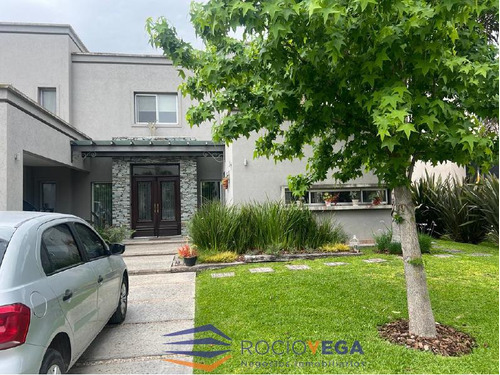 Casa En Venta En Barrio Privado Weston, Moreno