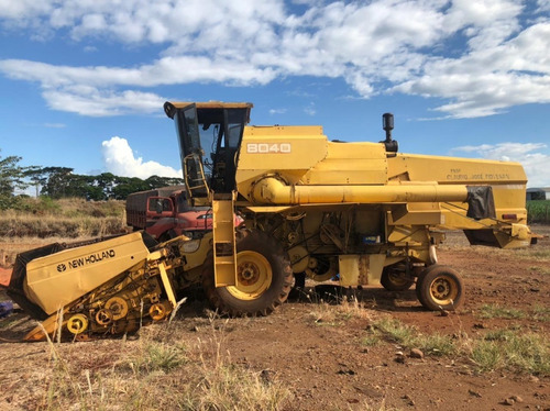 Colhedeira 8040 New Holland