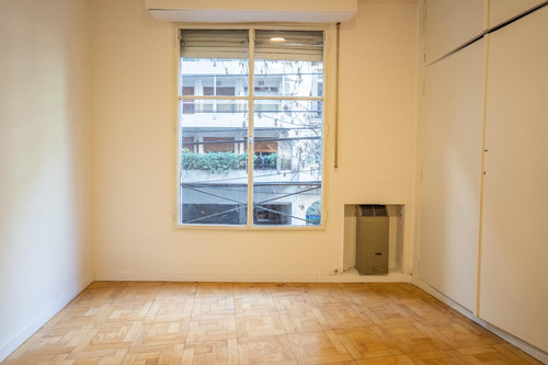 Departamento En Recoleta De 3 Ambientes Con Dependencia.