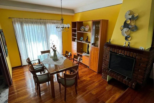Casa En Venta - 4 Dormitorios 4 Baños - Cocheras - 330mts2 - La Matanza
