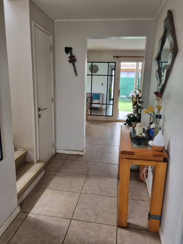 Amplia Y Luminosa Casa En Condominio Los Coihues, Larapinta