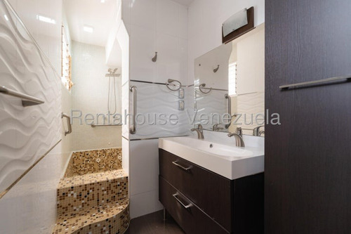 Imponente Y Moderno Ph En Venta En Los Chaguaramos. Yr25-18095. Servicio De Agua Constante, Gas Directo, Internet De Fibra Óptica Y Línea Cantv.