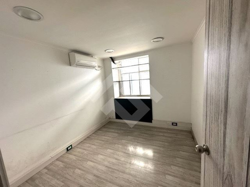 Gran Oficina En Venta En La Mejor Ubicación Del Centro Stgo